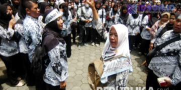 Gaji Guru Wajib Minimal 5 Juta Rupiah