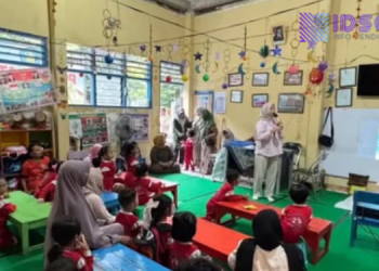 Mahasiswa BBK 7 UNAIR Edukasi Kesehatan Gigi Anak PAUD Melati 3