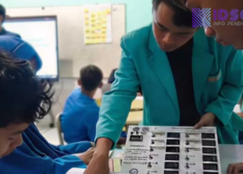 UMS Serahkan Kit Listrik Dinamis untuk Perkuat Praktikum IPA di SMP Muhammadiyah 1 Kartasura