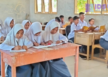 Bantuan Buku Literasi Jadi Penguat Kebangkitan Pembelajaran SMPN 2 Dewantara Pascabanjir