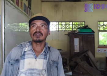 Plafon Kelas SD di Bangkalan Ambruk, Wali Murid Berlarian Cek Keadaan Anaknya