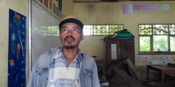 Plafon Kelas SD di Bangkalan Ambruk, Wali Murid Berlarian Cek Keadaan Anaknya