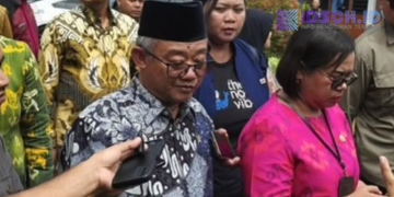 Mendikdasmen Abdul Mu’ti Soroti Ketimpangan Distribusi Guru saat Kunker di Buleleng