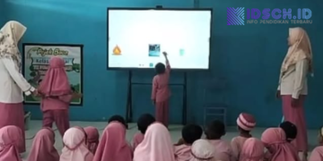 Interactive Flat Panel Ubah Wajah Pembelajaran PAUD/TK di Keerom dan Teluk Bintuni
