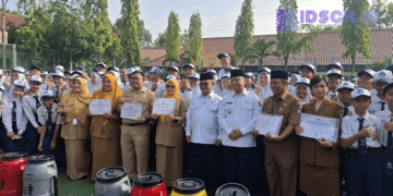 Hari Pertama Masuk Sekolah, Mendikdasmen Pimpin Upacara