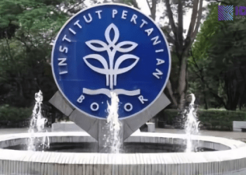 Hanya Lulusan SD, Ngatino Berhasil Antarkan Anak Jadi Lulusan Terbaik IPB