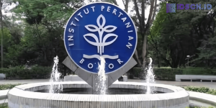 Hanya Lulusan SD, Ngatino Berhasil Antarkan Anak Jadi Lulusan Terbaik IPB