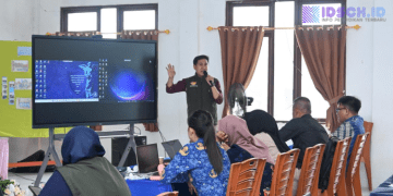 Kemendikdasmen Latih Guru Murung Raya Gunakan Papan Interaktif Digital