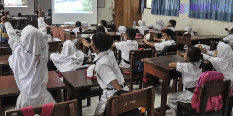 Antre Subuh Demi Bimbel di Yogyakarta, Sinyal Orang Tua Mulai Tak Percaya Sekolah?