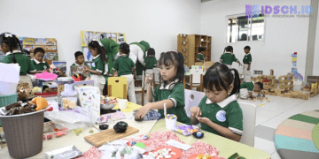 Anak-anak Kudus Belajar STEM dari Kardus, Gelas Plastik hingga Menara Kudus