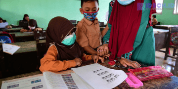 Erupsi Anak Krakatau, Mendikdasmen Minta Sekolah di Daerah Tak Aman Terapkan PJJ