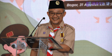 Mendikdasmen Abdul Mu’ti Terima Lencana Darma Bakti, Dedikasi Perkuat Pramuka Diapresiasi