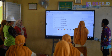 Bukan Sekadar TV, Papan Interaktif Digital Bikin Siswa Lebih Antusias Belajar